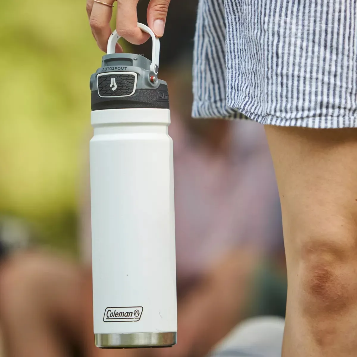 BOTELLA DE ACERO INOXIDABLE COLEMAN FREEFLOW CON CAPACIDAD DE 700ML BLANCO COLOR BLANCO - 5