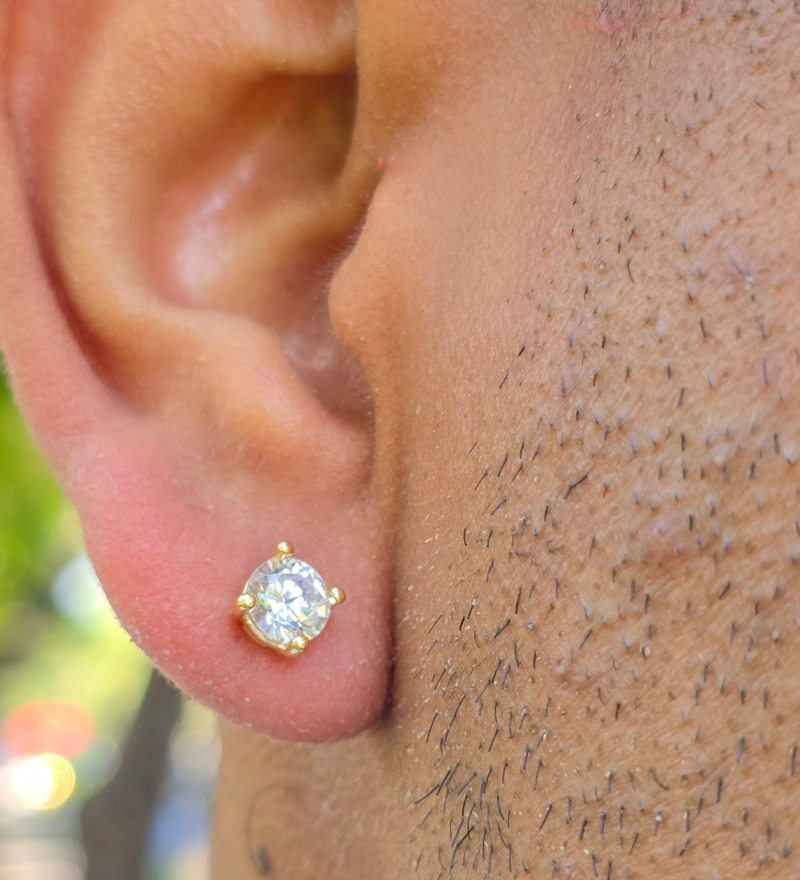 ARETE TOPO SWAROVSKI CUATRO PUNTOS ORO LAMINADO 18K - 1