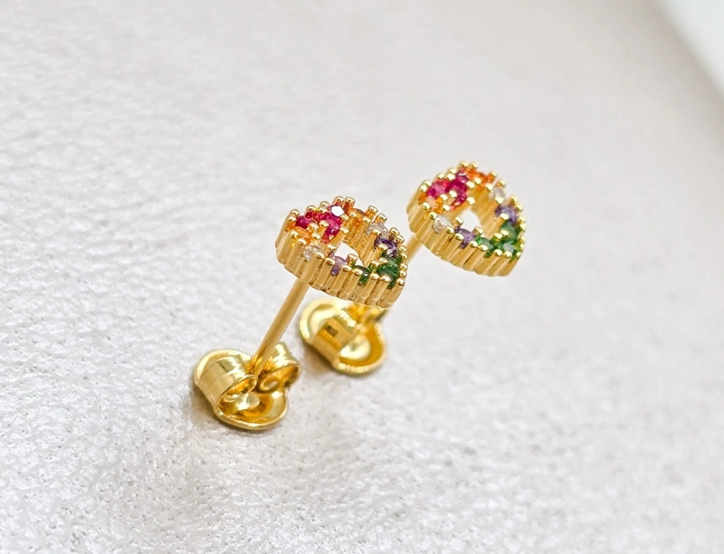 ARETE SILUETA DE CORAZON EN ORO LAMINADO 18K - 2