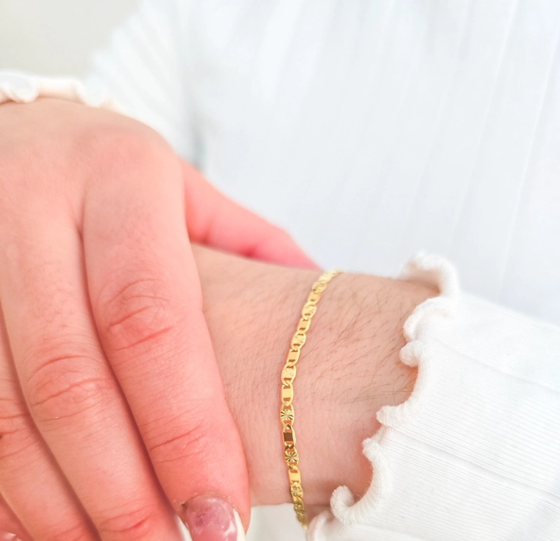 PULSERA TEJIDO ESCALERA CON DESTELLOS EN ORO LAMINADO 18K - 1