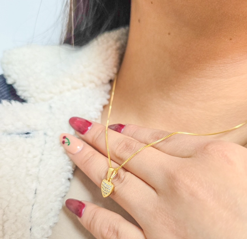 COLGANTE LITTLE LOVE CRISTAL EN ORO LAMINADO 18K - 2