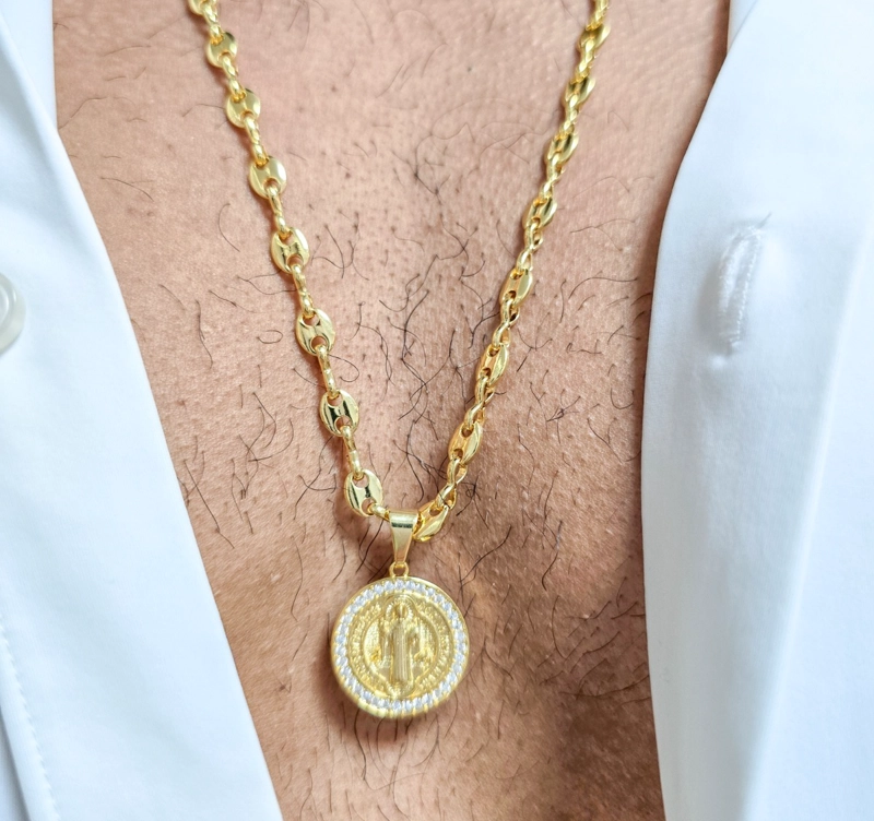 COLGANTE SAN BENITO EN ORO LAMINADO 18K - 2