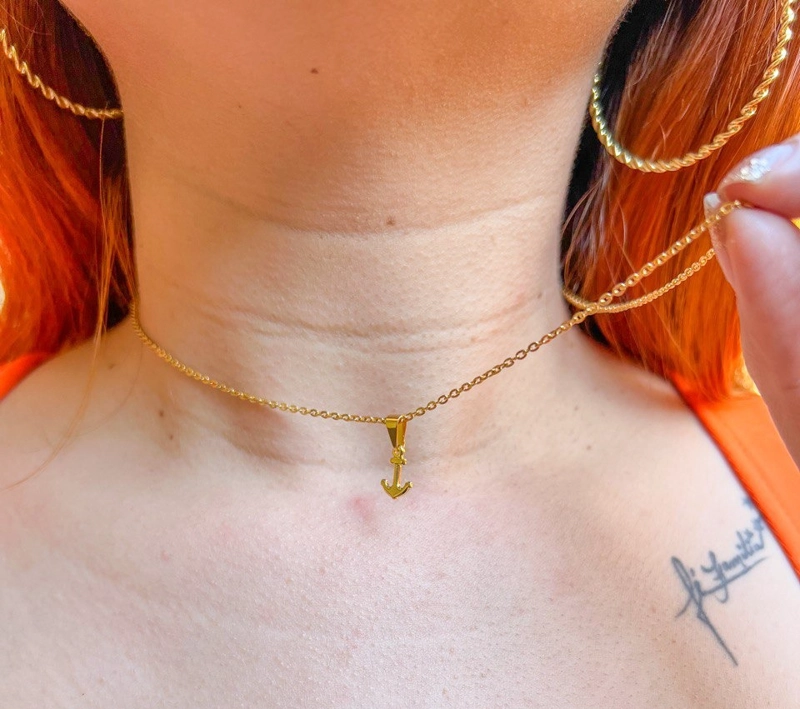 COLGANTE ANCLA EN ORO LAMINADO 18K - 1