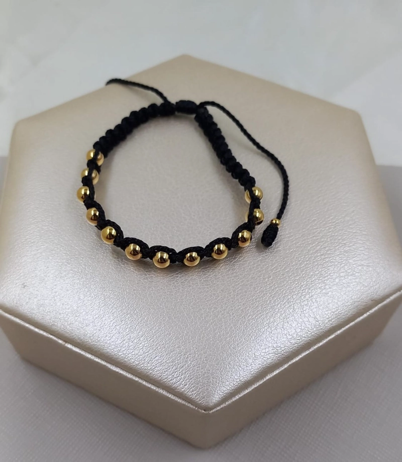BRAZALETE NEGRO EN MACRAME  ORO LAMINADO 18K - 1