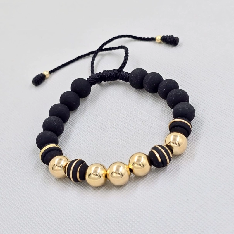 BRAZALETE NEGRO MODERNO EN ORO LAMINADO 18K - 1