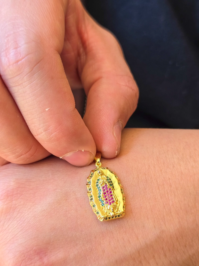 COLGANTE GUADALUPE ADIAMANTADA COLORS ORO LAMINADO 18K - 3