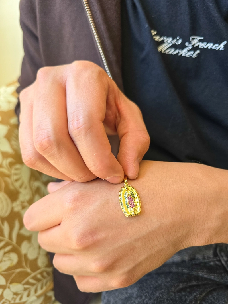 COLGANTE GUADALUPE ADIAMANTADA COLORS ORO LAMINADO 18K - 5