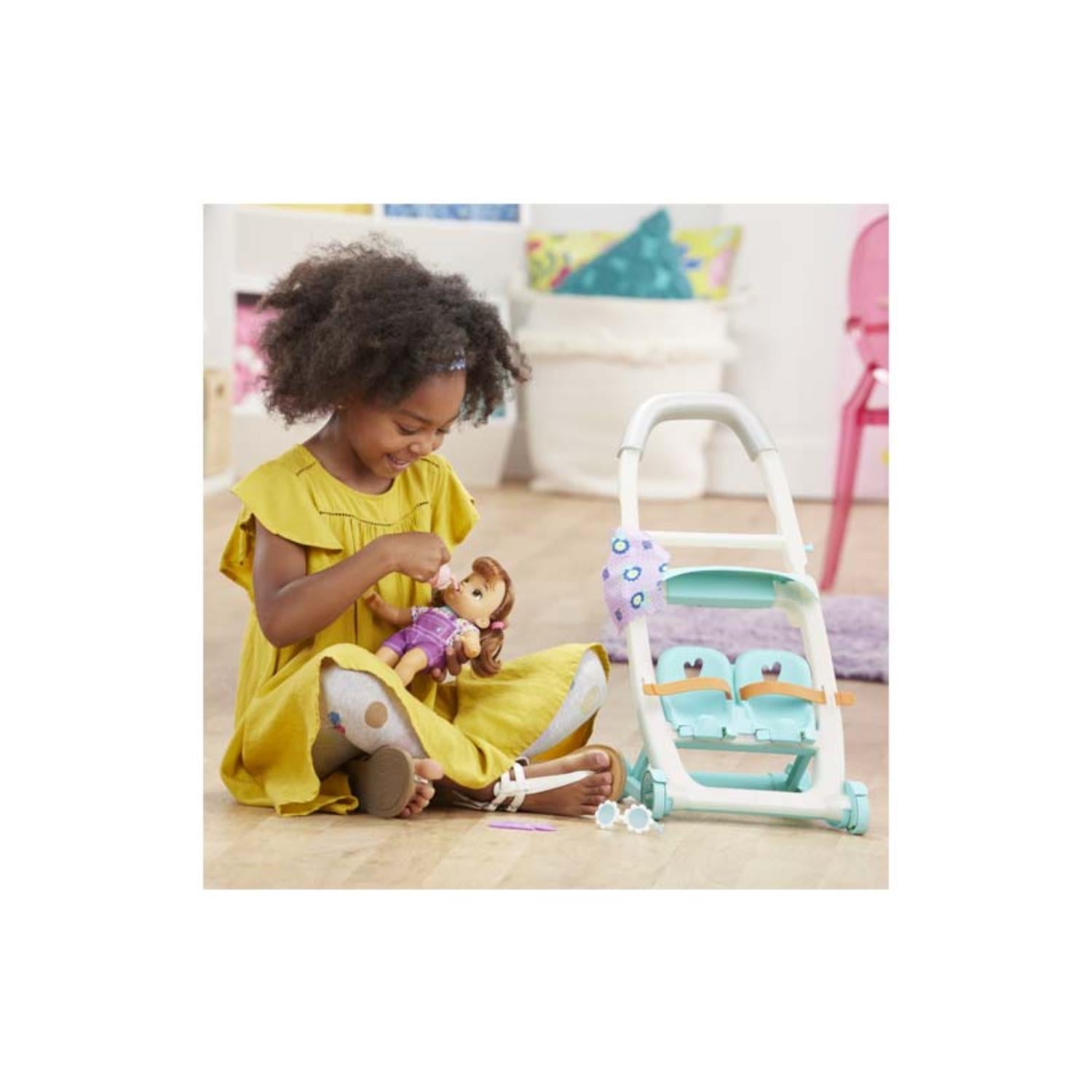 JUGUETE MUÑECA LUCY CASTAÑA BABY ALIVE CON COCHE Y ACCESORIOS - 3