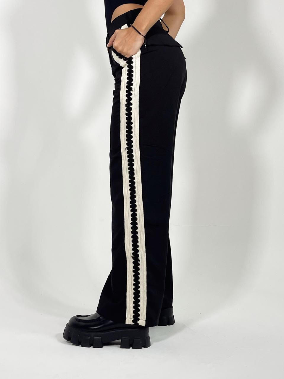 PANTALON BORADO LATERAL - 5