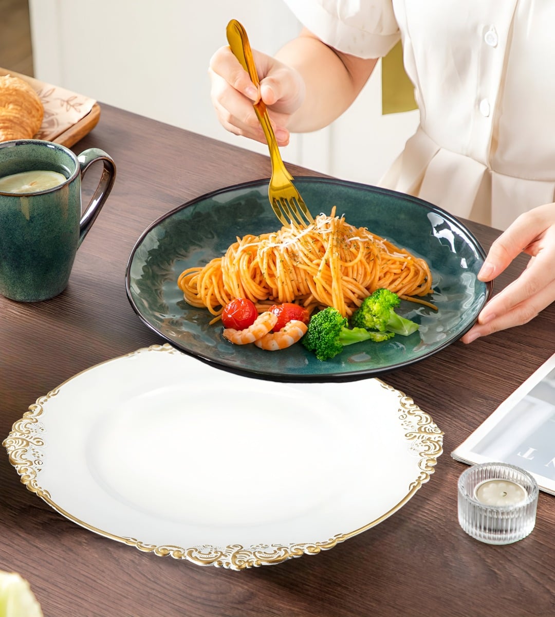 SET 3 BAJO PLATO BASE DECORATIVO BLANCO Y BORDE DORADO JHN - 5