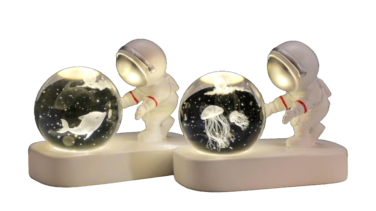 LAMPARA KHADLAJ CRISTAL BOLA ASTRONAUTA LUZ BRILLANTE USB LAU - 3