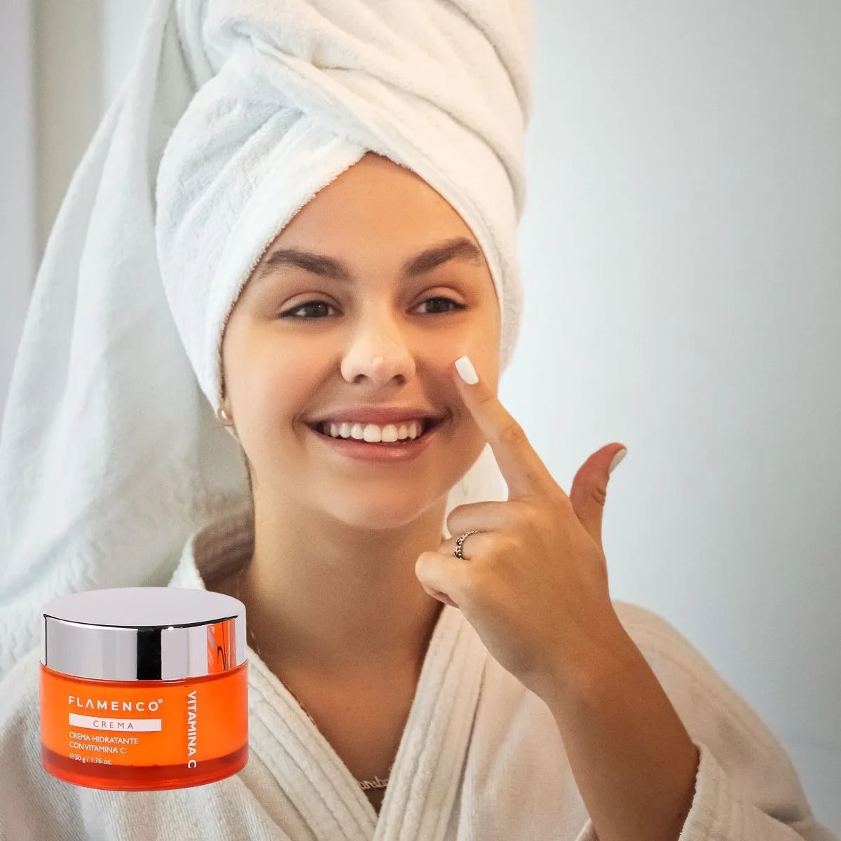 CREMA FACIAL HIDRATANTE VITAMINA C ILUMINADORA LAU - 2