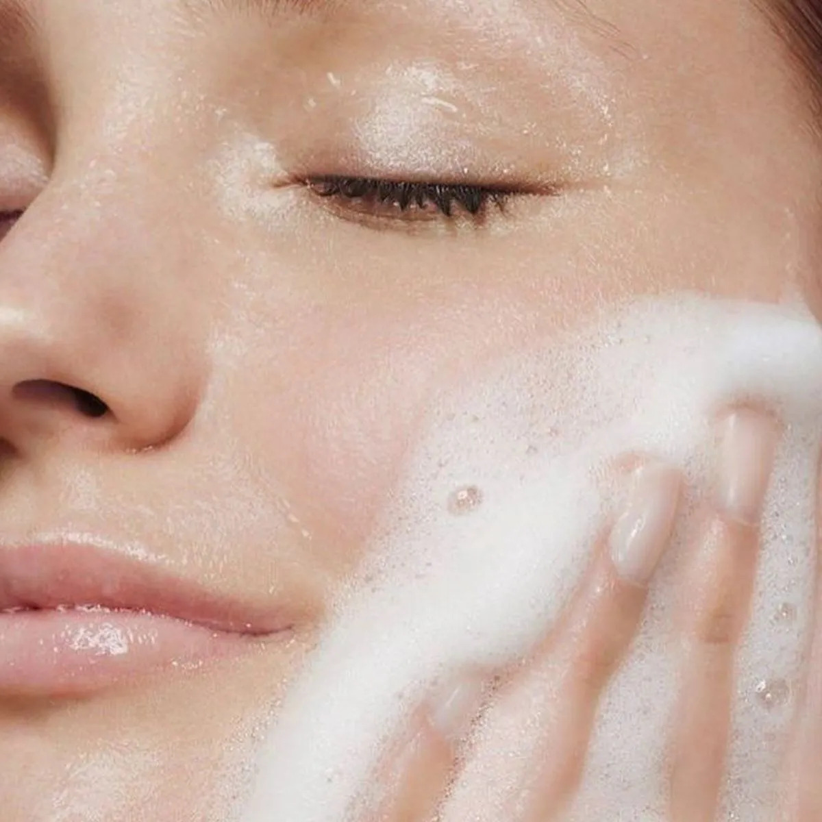 ESPUMA LIMPIADORA FACIAL VITAMINA B5 + ACIDO HIALURONICO LAU - 6