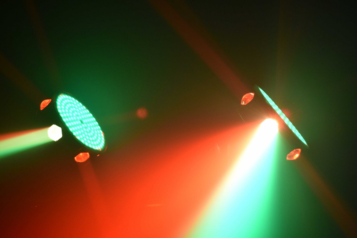 LUCES LED CABEZA MOVIL ESCENARIOS BARES BODAS LAU - 4