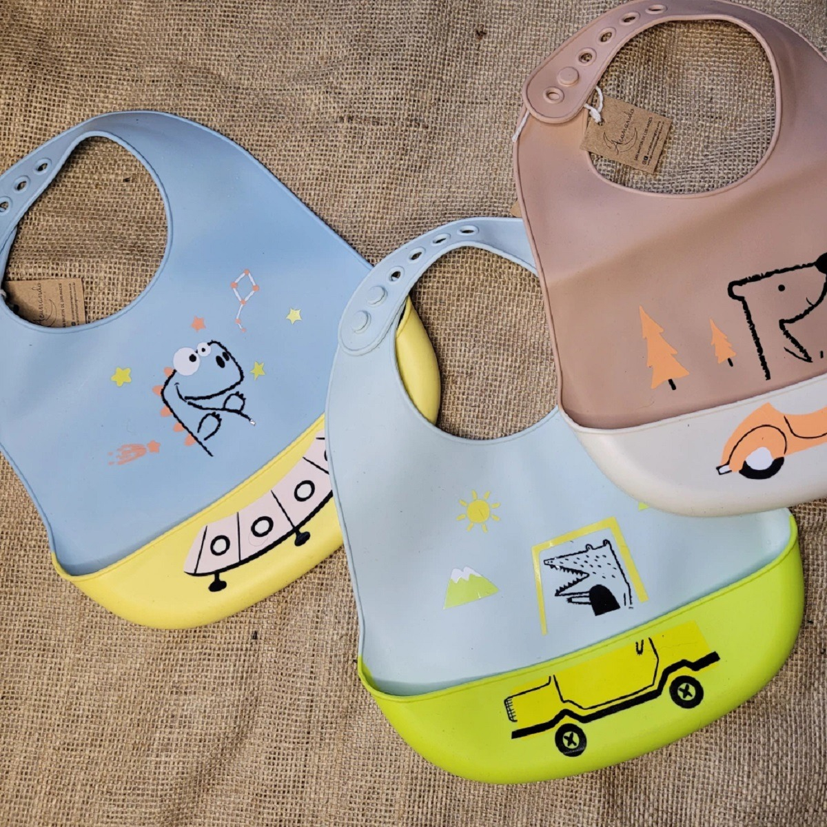 SET 3 BABEROS SILICONA COLORES RECOLECTOR RESIDUOS BEBES LAU - 6