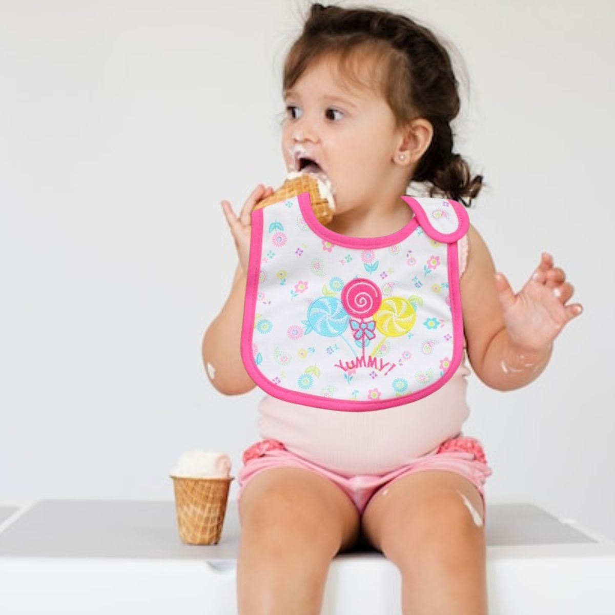 SET 8 BABEROS IMPERMEABLES BEBE MODERNO DIVERTIDO LAU - 4
