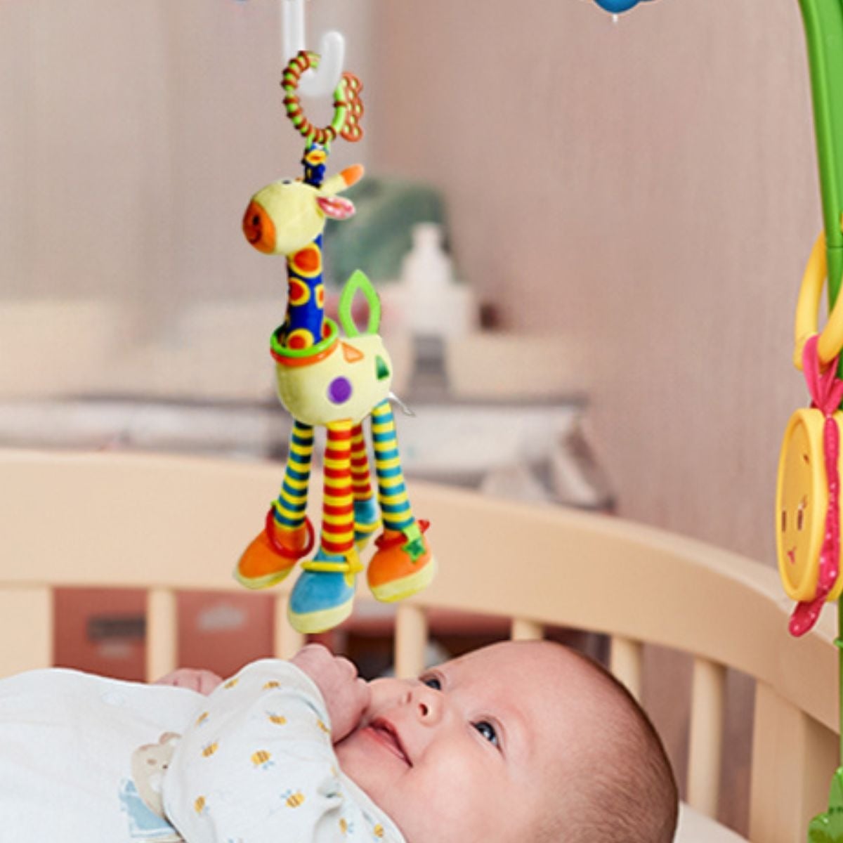JUGUETE PELUCHE JIRAFA COLORIDA COLGANTE SUAVE BEBE LAU - 7