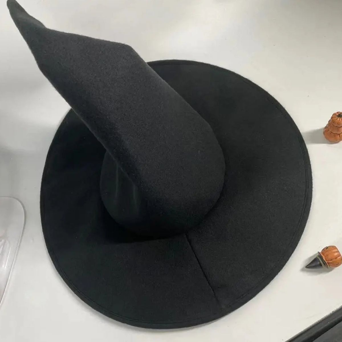 SOMBRERO BRUJA GAMUZA HALLOWEEN UNISEX FLEXIBLE PACK X12 JHN - 8