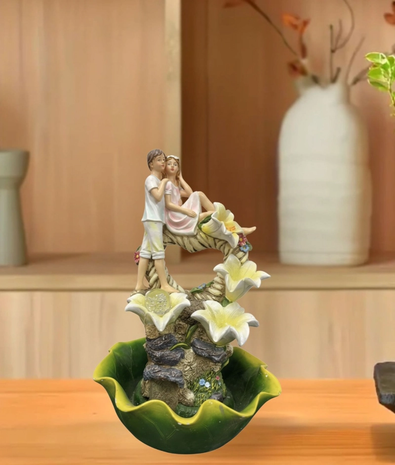 FUENTE AGUA DECORATIVA PAREJA ROMANTICA ADORNO MESA JHN - 2