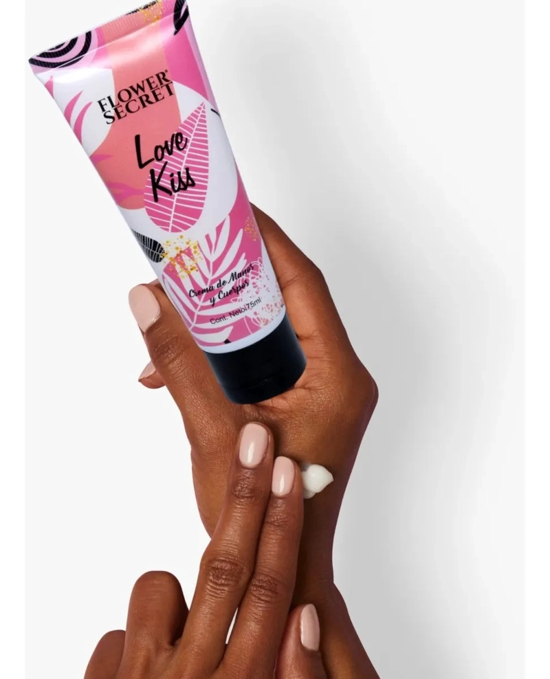 PAQ 12 CREMAS DE MANOS Y CUERPO LOVE KISS DULCE GLITTER LAU - 9