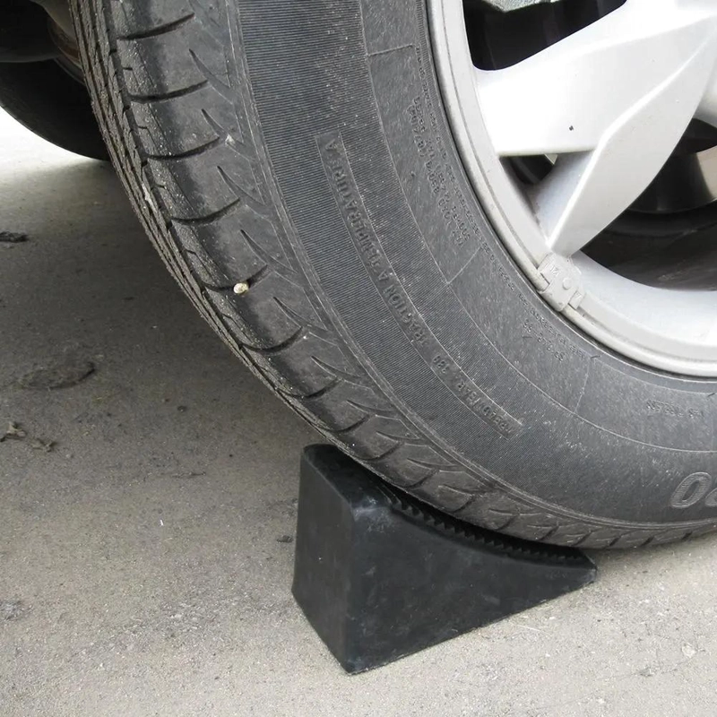 PACK 2 CUÑAS DE GOMA PARA VEHICULOS - 2