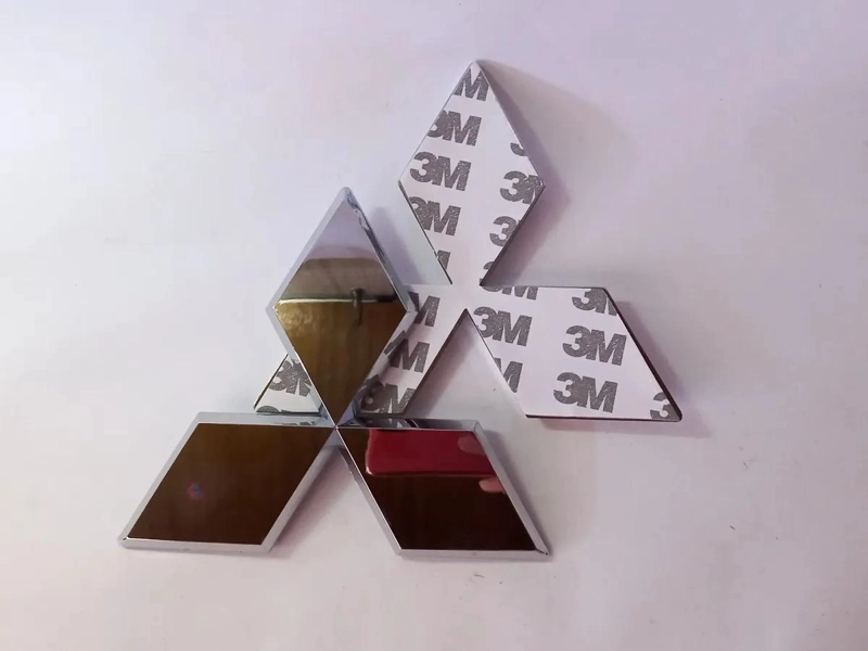 EMBLEMA INSIGNIA CROMADO 12,5CM - 4