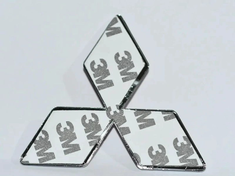 INSIGNIA EMBLEMA ROJO BORDE CROMADO 10CM - 4
