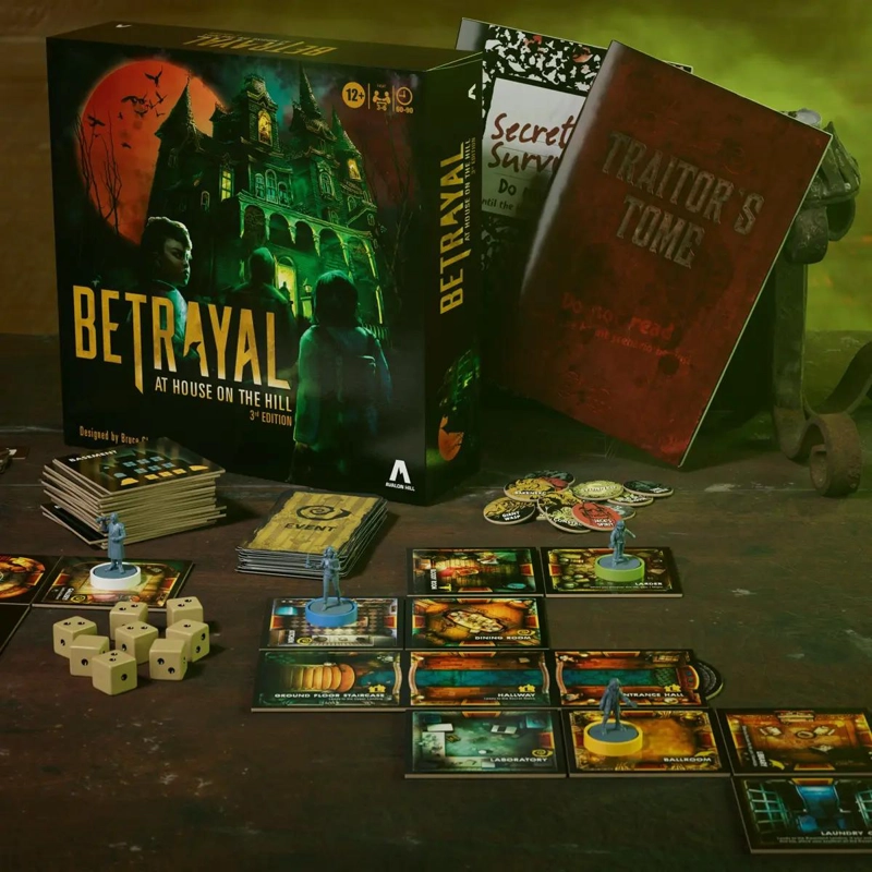 JUEGO DE CARTAS AVALON HILL BETRAYAL - 4
