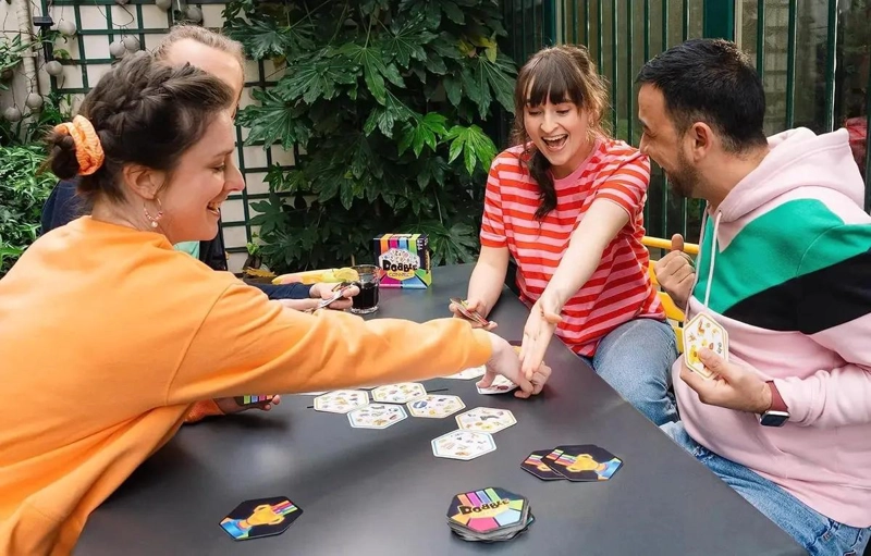 JUEGO DE MESA DOBBLE CONNECT FAMILIAR - 5