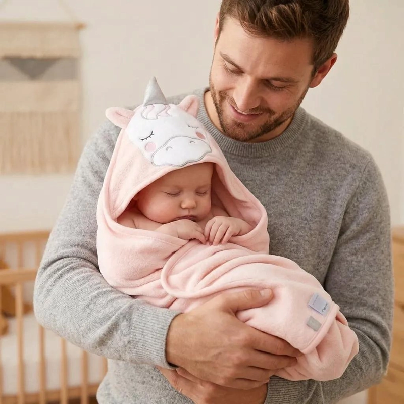 TOALLA CON CAPUCHA PARA BEBE  UNICORNIO - 3