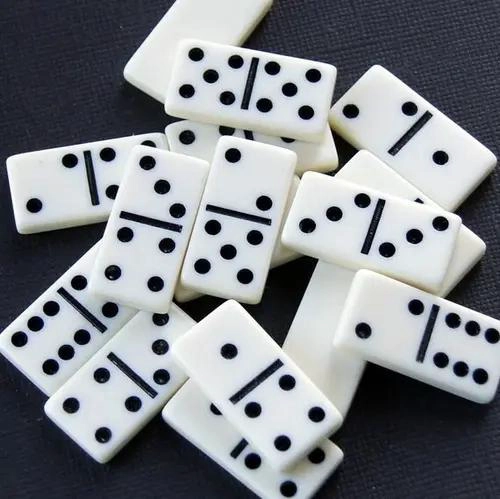 CAMISETA DE JUEGO DOMINO 28 PIEZAS - 2