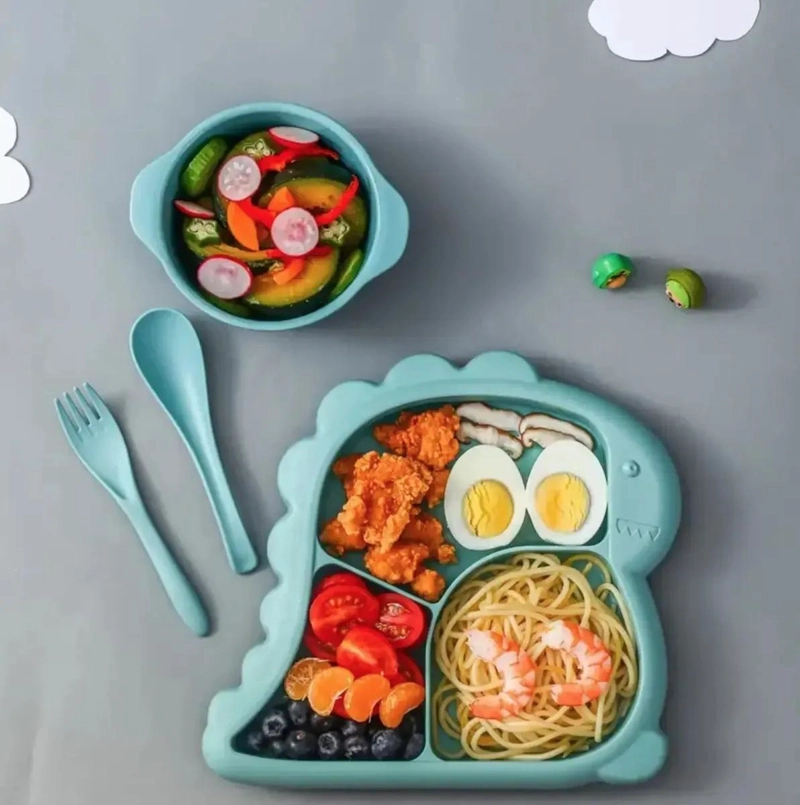 SET DE PLATO Y CUBIERTOS PARA BEBE  4 PIEZAS - 4