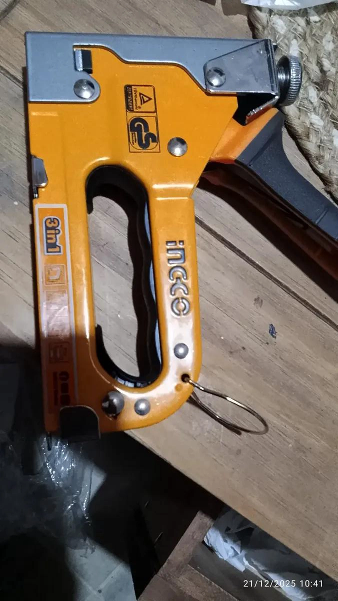 ENGRAPADORA 3 EN 1 CON 600 GRAPAS Y CLAVOS - 2