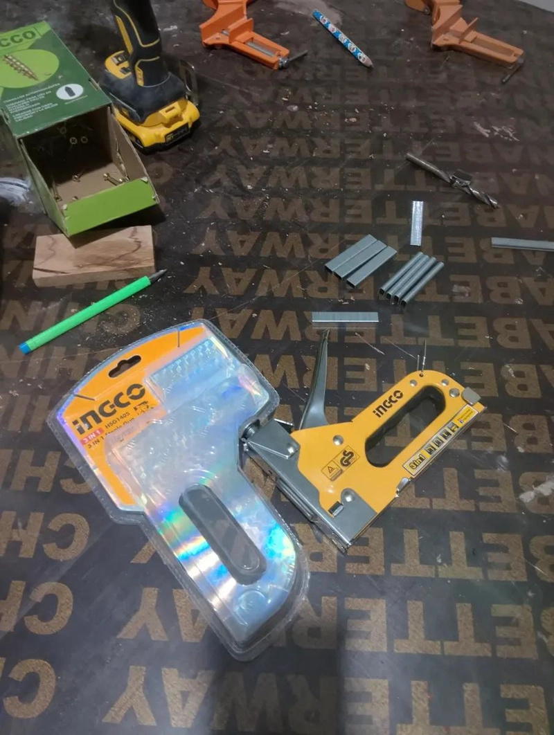 ENGRAPADORA 3 EN 1 CON 600 GRAPAS Y CLAVOS - 4