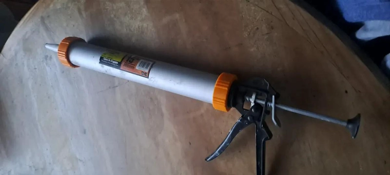 PISTOLA CALAFATERA PARA SILICONA 15 PULGADAS - 3