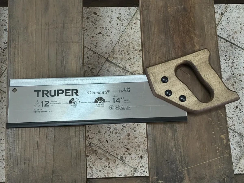 SERRUCHO DE COSTILLA 14'' MANGO DE MADERA - 2