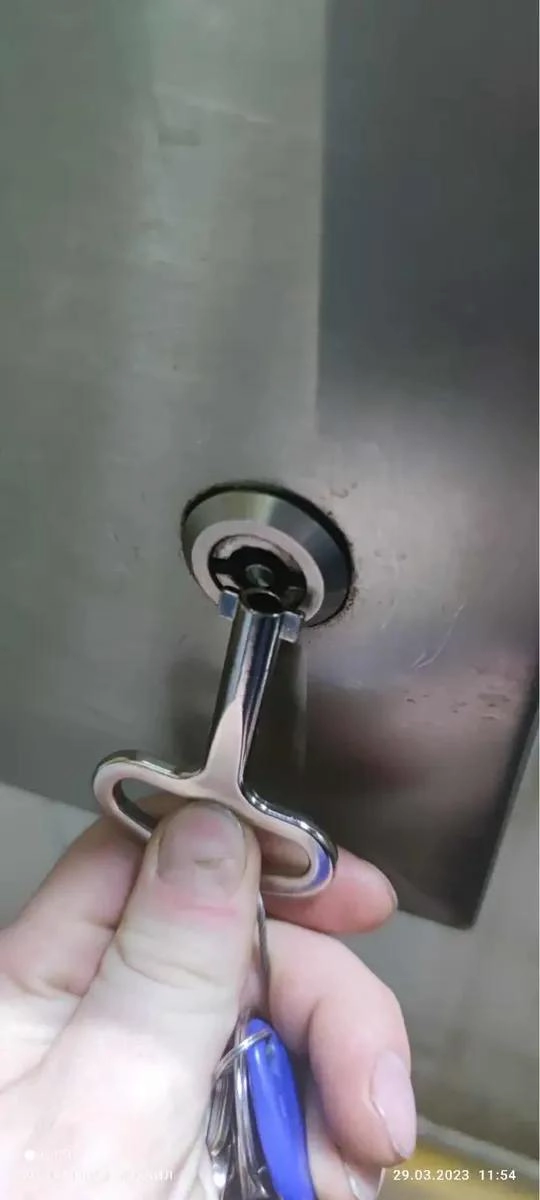 LLAVE DE TABLERO TIPO T DE ACERO INOXIDABLE - 5