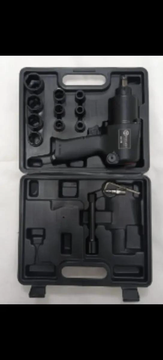 PISTOLA NEUMATICA 17 PIEZAS 1/2 660NM - 1