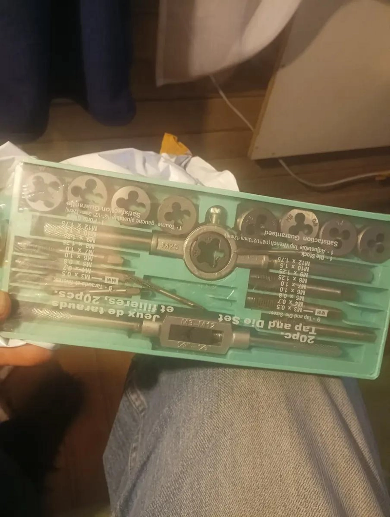 JUEGO DE TERRAJA MACHO HEMBRA 20 PIEZAS - 1