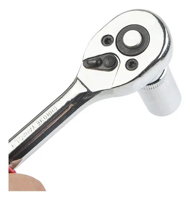 LLAVE DE TRINQUETE CON MANGO ERGONOMICO - 10