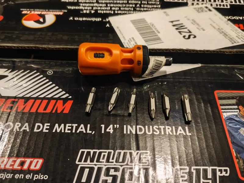 DESARMADOR TROMPO CON 6 PUNTAS INTERCAMBIABLES - 3
