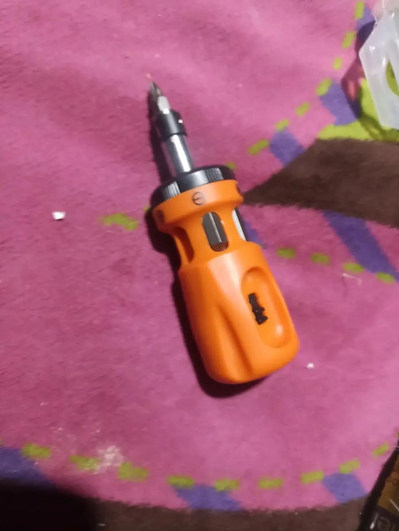 DESARMADOR TROMPO CON 6 PUNTAS INTERCAMBIABLES - 5