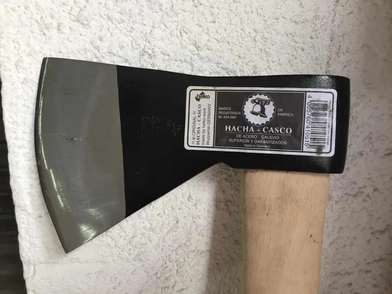 HACHA LEÑADOR 5 LBS CON MANGO DE MADERA ROBUSTA - 2
