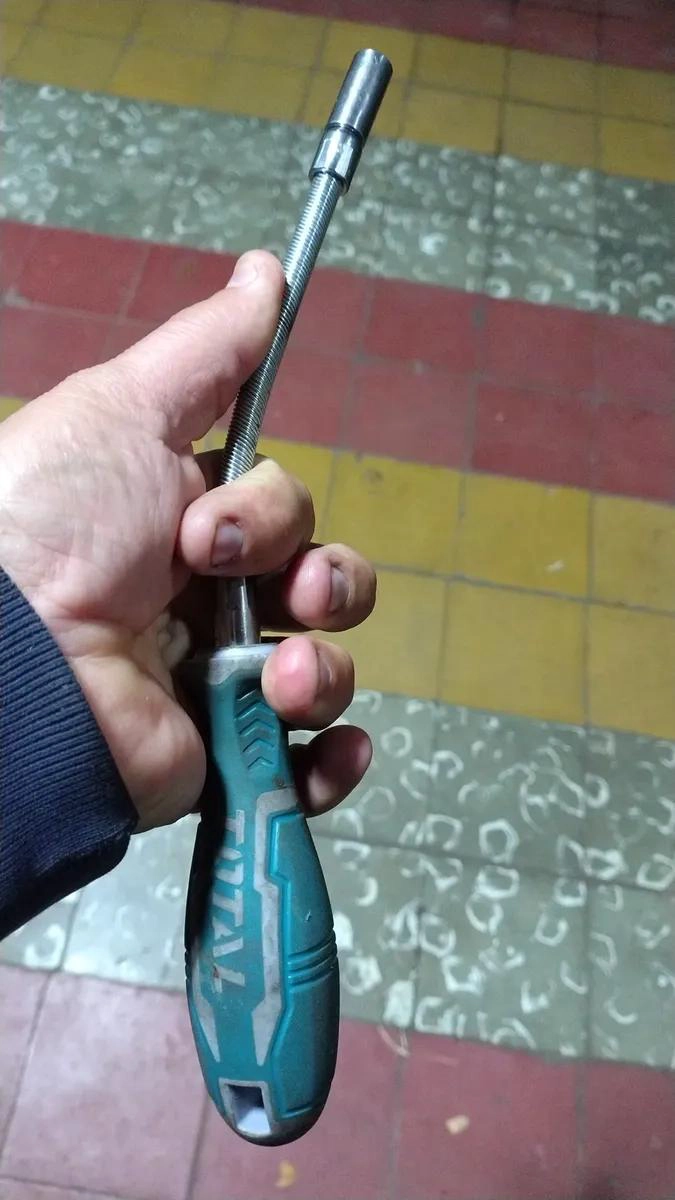 JUEGO DE DESTORNILLADORES DE 12 PIEZAS - 4