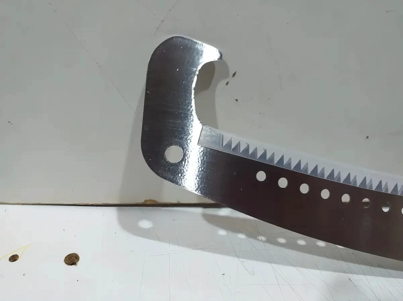 SERRUCHO DE PODA CON HOJA CURVA Y GANCHO 32.5 CM - 5