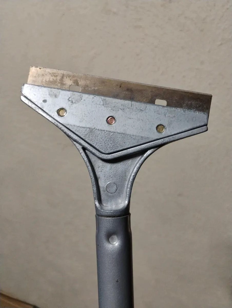 RASPADOR DE PINTURA CON HOJA DE ACERO 10CM - 4