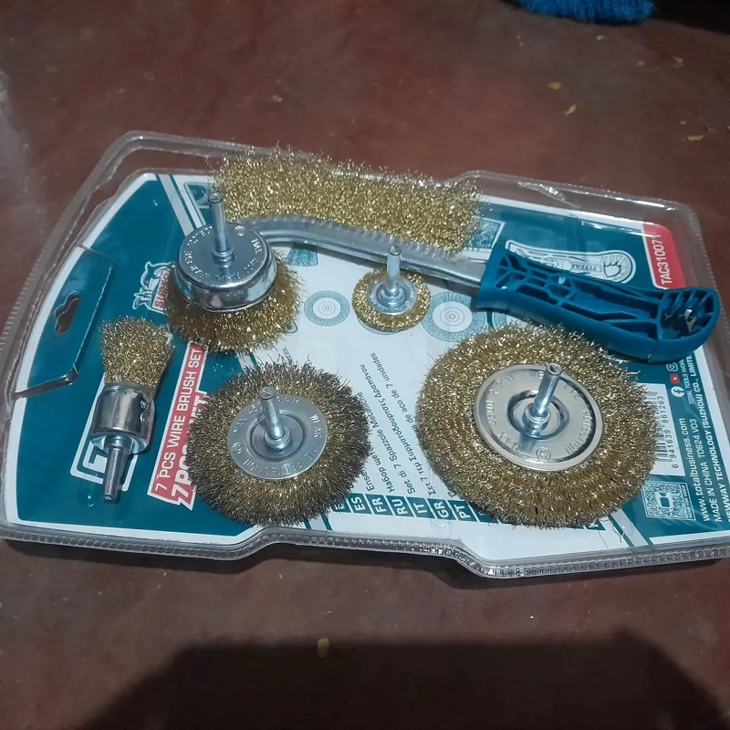 JUEGO DE ESCOBILLAS Y CEPILLO DE ALAMBRE 7 PIEZAS - 2