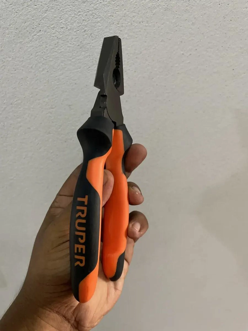 PINZA ELECTRICISTA 8'' CON MANGO DE GOMA - 3