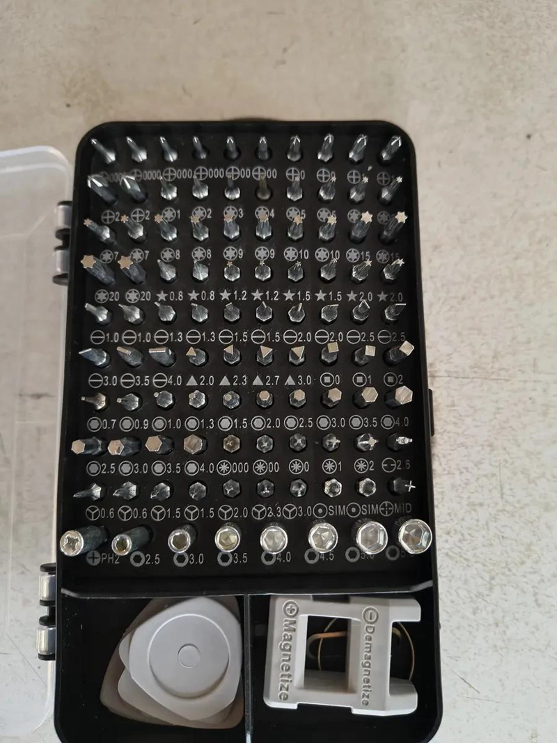 KIT DE DESTORNILLADORES 115 EN 1 MULTIFUNCIONAL - 4