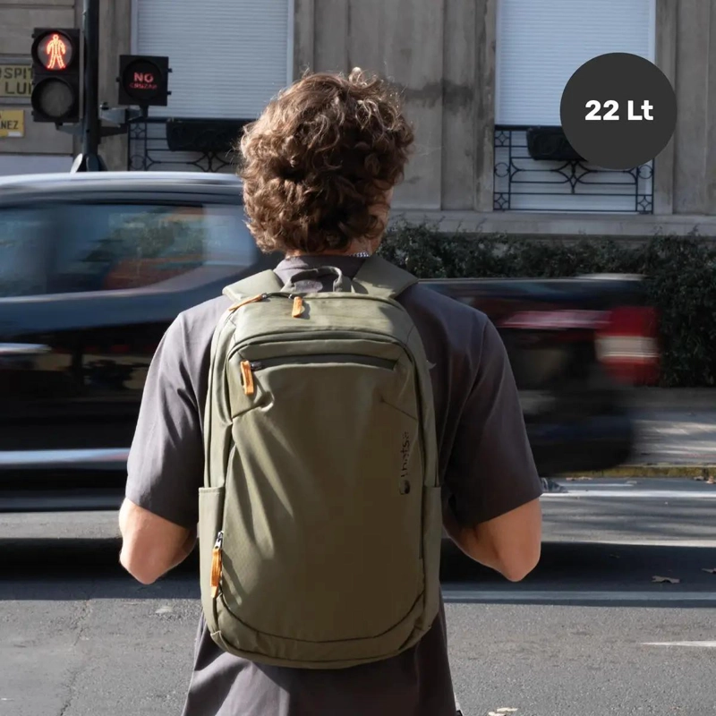 MOCHILA URBANA IMPERMEABLE 22L CON PORTA NOTEBOOK - 2
